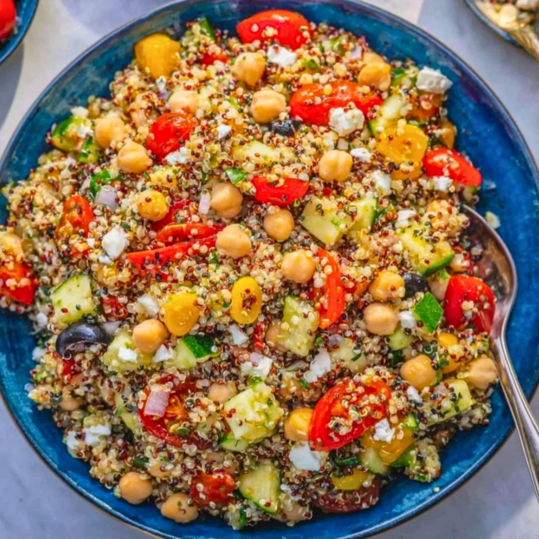 Colorful Greek quinoa salad with chickpeas and lemon dressing